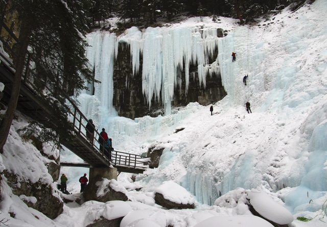 Johnston-Canyon-in-winter-199